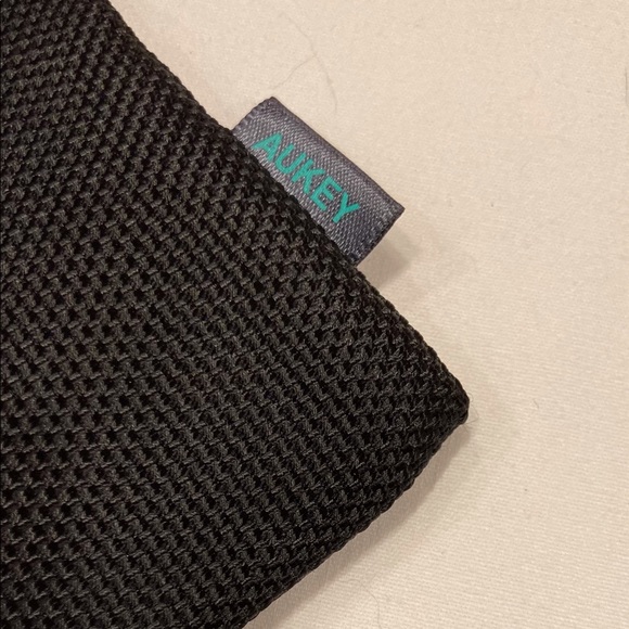 Aukey Earphones Storage Carry Case - Picture 3 of 5